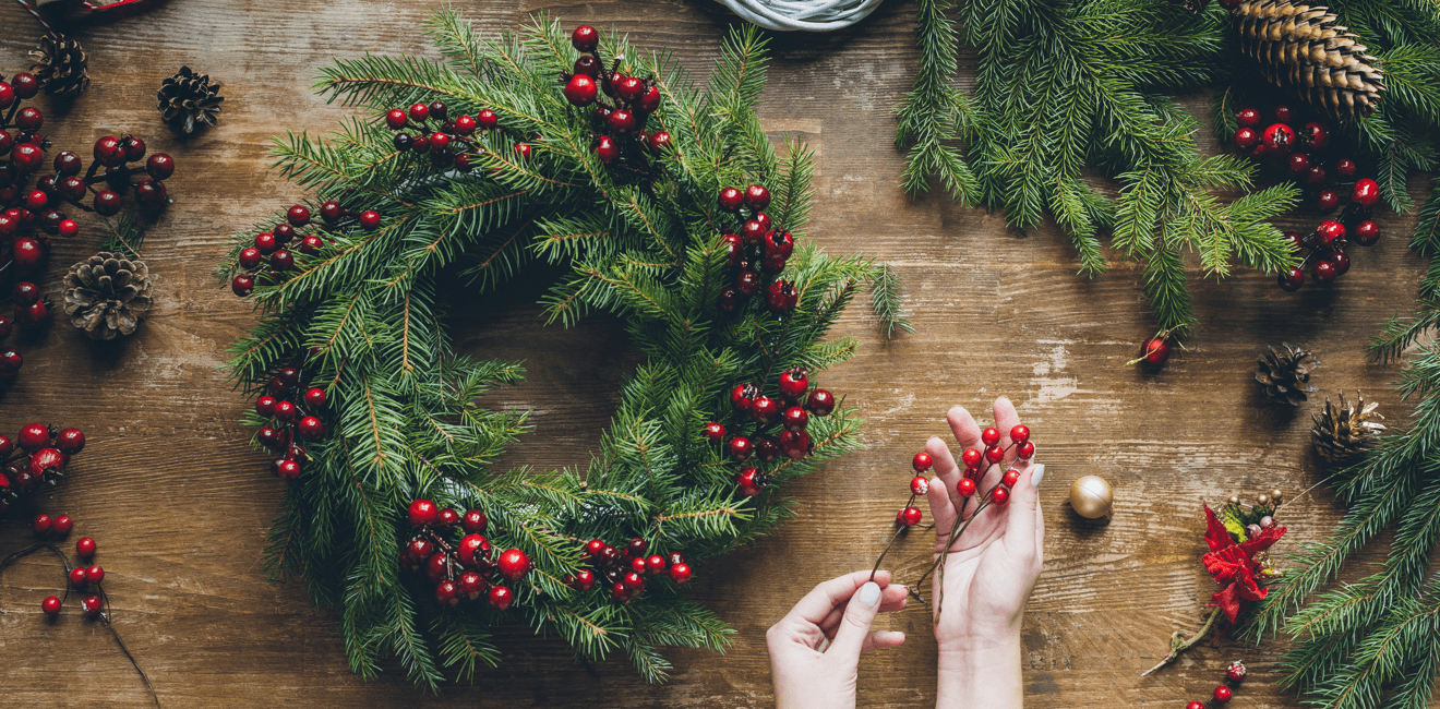  10 DIY Christmas Decor Ideas Wreath Featured Image